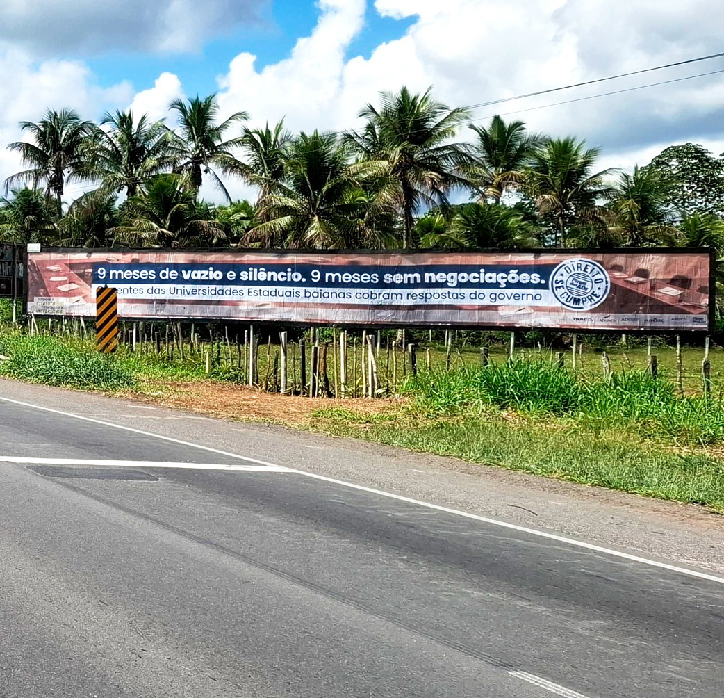 Outdoor na BR-324 (Feira-Salvador)
